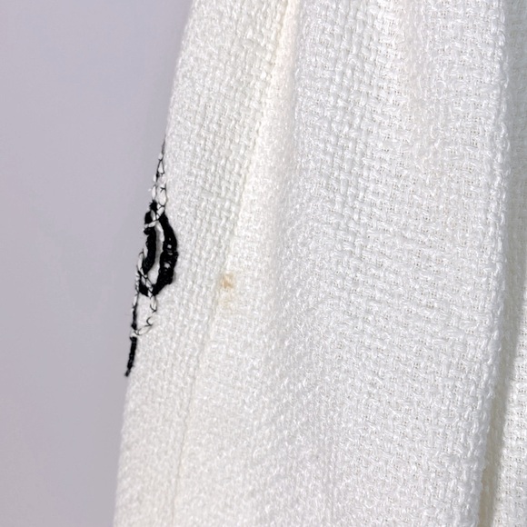 Carlisle Elegant White Tweed Jacket with black floral detailing size 18 - Picture 9 of 12